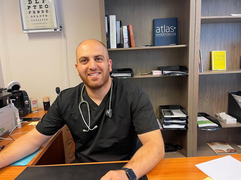 Vi elsker papegøyen, men hater kråken