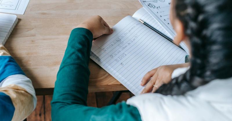 Tech Tools for Spelling May Stunt Children’s Literacy Growth