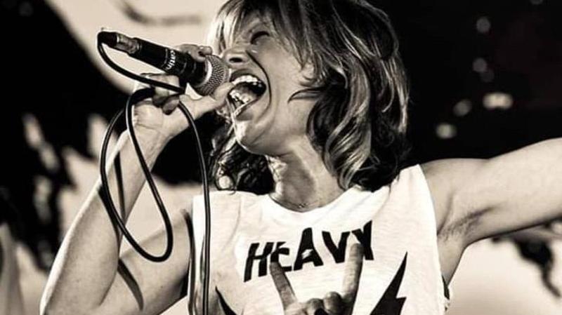 Greta, la rocker 53enne di Erba scomparsa dal 2022: il viaggio in Veneto, l’auto fantasma e il telefono muto. Che fine ha fatto?