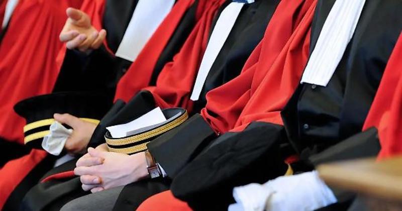 Tra raccolte di firme strumentali e slogan ideologici il confronto si allontana dal merito della riforma