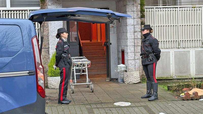 Rozzano, 70enne ucciso in casa con una coltellata dopo una lite: fermato un 21enne