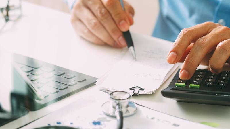 Violenza sessuale su un ragazzino minorenne e disabile: psicologo infantile di Meda (Brianza) finisce in carcere