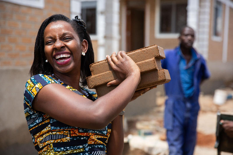 Il sogno di Anne: una casa sicura per tutte le madri sole dell'Uganda