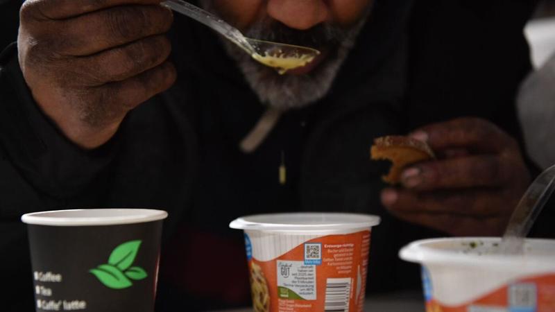 Verwirrspiel um die Kaffeewette : Hilfe für Obdachlose wird zur Farce – Berlin macht das Falsche richtig