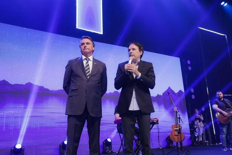 Bispo diz que Bolsonaro tem de fortalecer a mente e quer levar violão para visitas