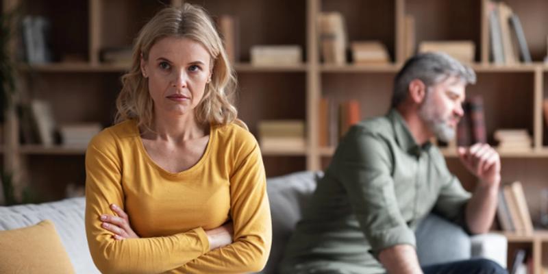 Communications expert shares 3 phrases to use with someone who won't admit they're wrong