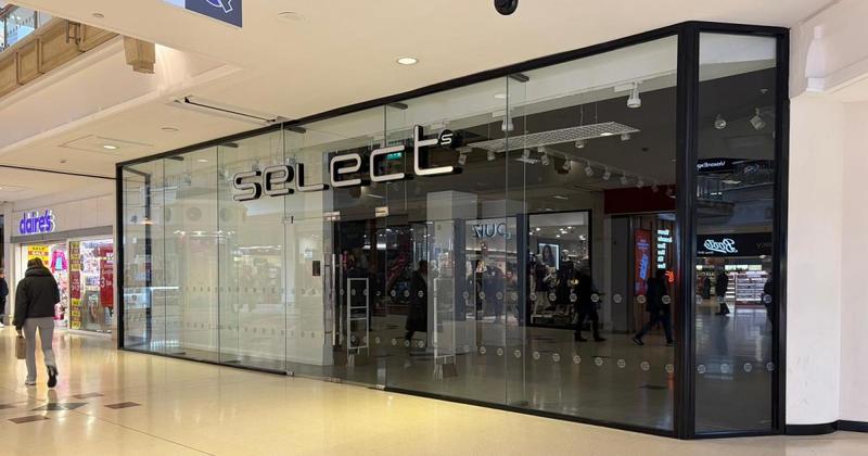 Shop stripped bare after national fashion chain closes city branch