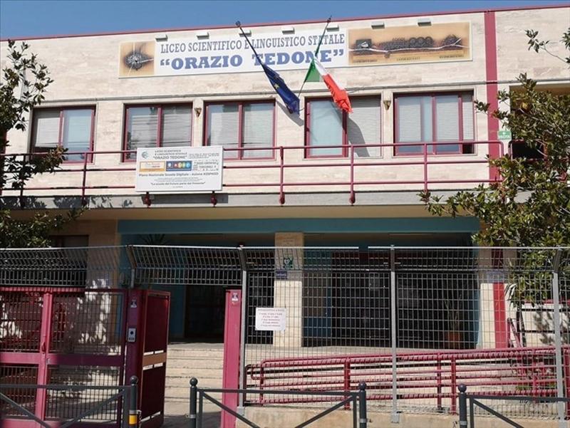 Open Day al Liceo Tedone con laboratori, idee e teatro