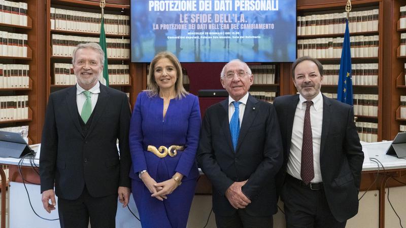 L’inchiesta sul Garante della Privacy, i vertici: “Andiamo avanti”. E il caso infiamma i partiti