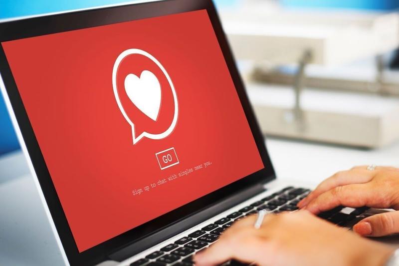 Оголить россиянку может каждый: на сайтах знакомств появилась новая опасность