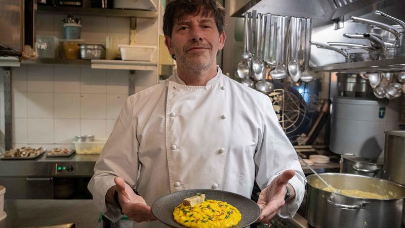 Chef Cesare Battisti, la rivoluzione del guru dell’Isola: “Superiamo la logica pranzo-cena. Aperti da mezzogiorno a mezzanotte”