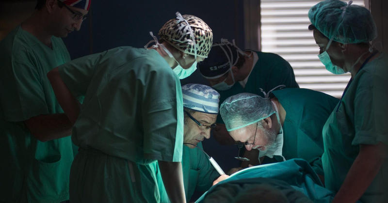 Naš kirurg se odlučio vratiti iz Engleske. Pogledajte kolika će mu biti plaća, a država će mu u idućih pet godina dati još 40.000 eura...