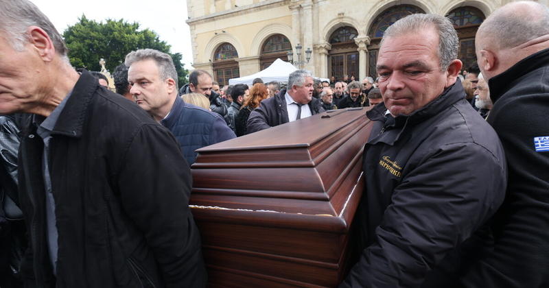 Ψαρογιάννης: Οι συγκινητικές μαντινάδες στο τελευταίο αντίο