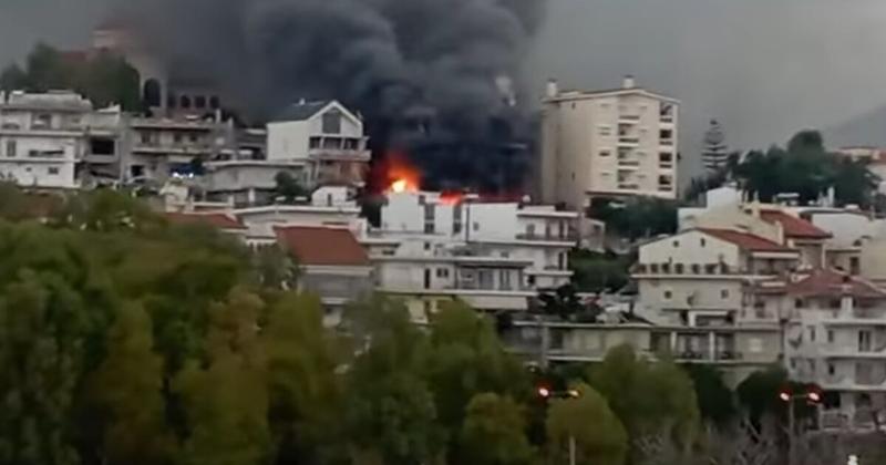 Χαλκίδα: Mεγάλη φωτιά κατέστρεψε πολυκατοικία - Ενα άτομο στο νοσοκομείο