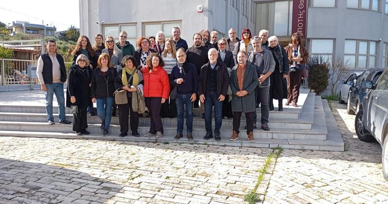 Σύλλογος Εικαστικών Κρήτης: Με επιτυχία η πρώτη κοπή της πρωτοχρονιάτικης πίτας