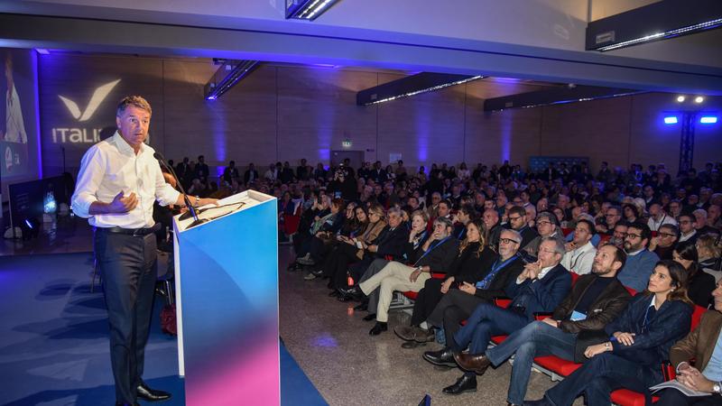 Elezioni Comunali a Milano, tensione nel centrosinistra. Renzi boccia il Pd e corteggia Sala: “La discontinuità qui è Salvini”