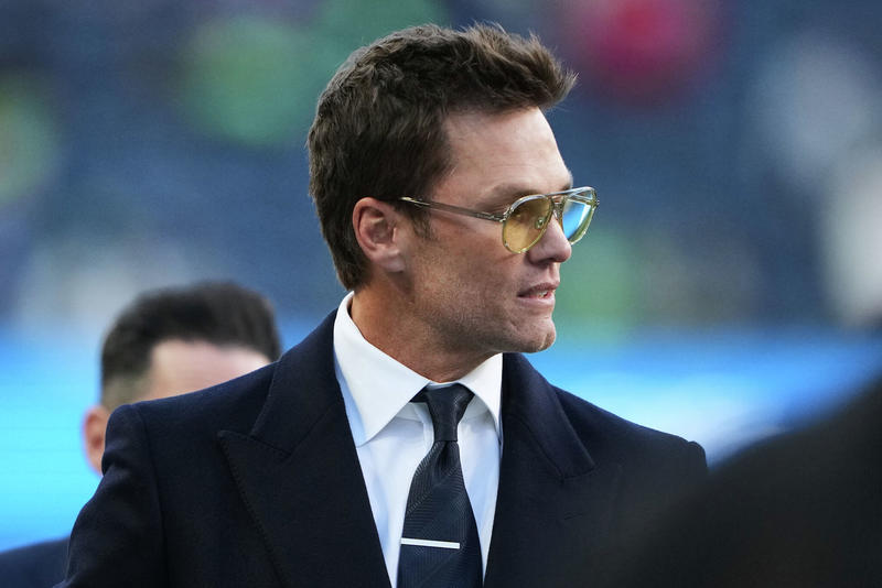 Before 49ers-Seahawks, Tom Brady continues to show bias rules don't apply to him