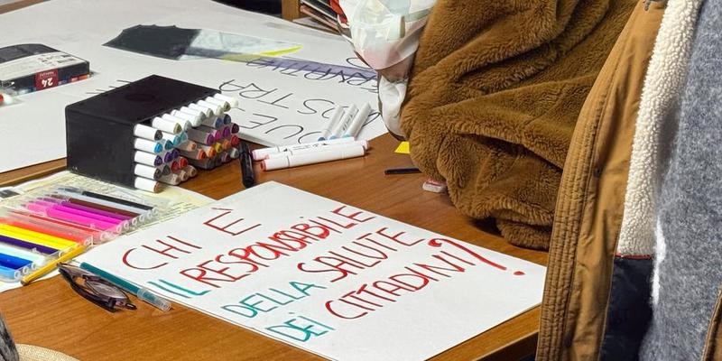 Grattacielo inagibile e Palapalestre liberato, organizzato presidio solidale