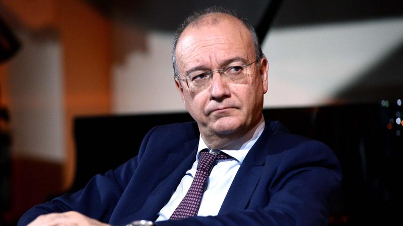 Violenza in classe, la stretta di Valditara: “Metal detector nelle scuole a rischio” /