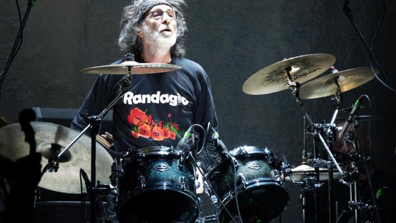 Franz Di Cioccio compie 80 anni: “Quella volta che quasi convinsi Battisti a tornare sul palco. Faber? Un grande amico”