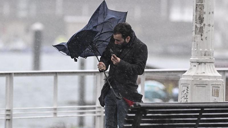 Allerta meteo: burrasche, neve a bassa quota e scuole chiuse. Il ciclone Harry investe Sicilia, Calabria e Sardegna