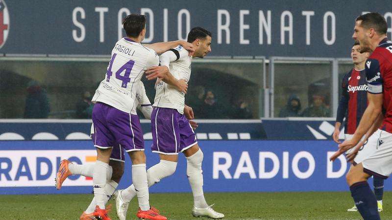 La Fiorentina vince a Bologna per Commisso: agganciato il Lecce al terzultimo posto. Male i rossoblù