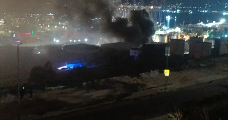 Μεγάλη φωτιά στο Πέραμα Aττικής – Ήχησε το 112