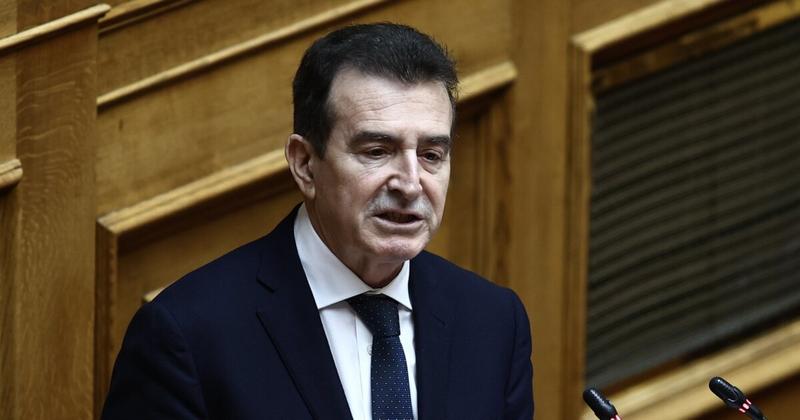 Χρυσοχοΐδης: Διατηρούμε ζωντανή τη μνήμη των θυμάτων της τρομοκρατίας