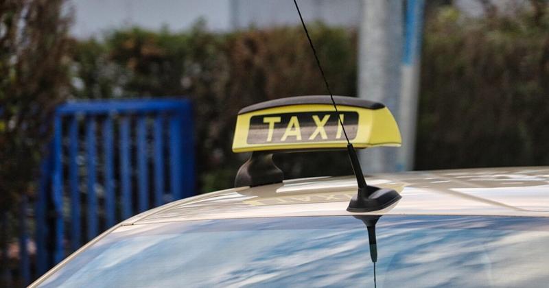 Άγνωστοι μαχαίρωσαν ταξιτζή στο Αιγάλεω και του πήραν το όχημα