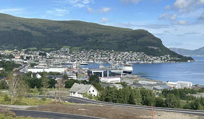 – Toget står på perrongen no