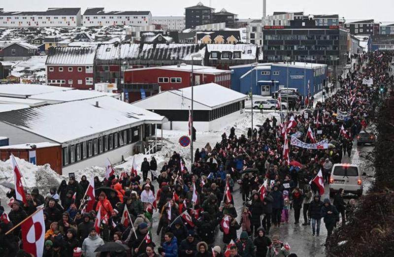 EDITORIAL: After year of Trump, Japan should side with peaceful nations