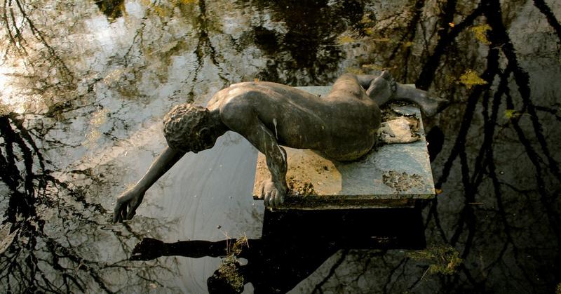 How Covert Narcissism Differs From Overt Narcissism