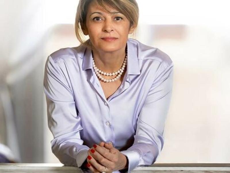 Деси Радева смени публичния си образ, готова е за изпълнителната власт