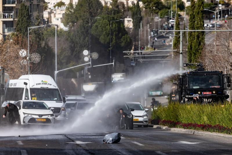 High Court nixes autopsies of babies found dead at daycare as Haredim riot in protest