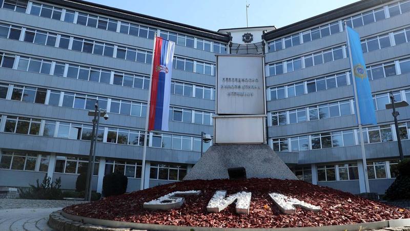 Na sahrani kolege iz DB-a