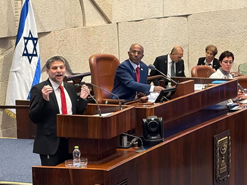 Trump: ‘A beautiful armada’ is sailing toward Iran right now, ‘I hope they make a deal’