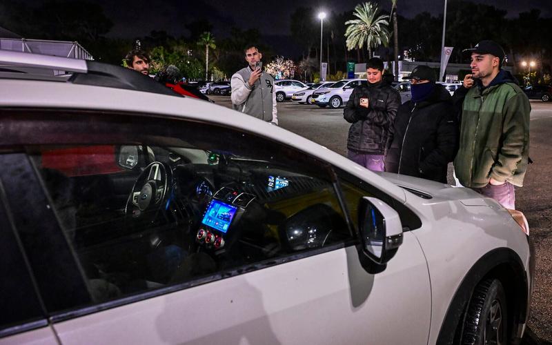 Police question right-wing agitator who blocked cars of former top justice, ex-PM